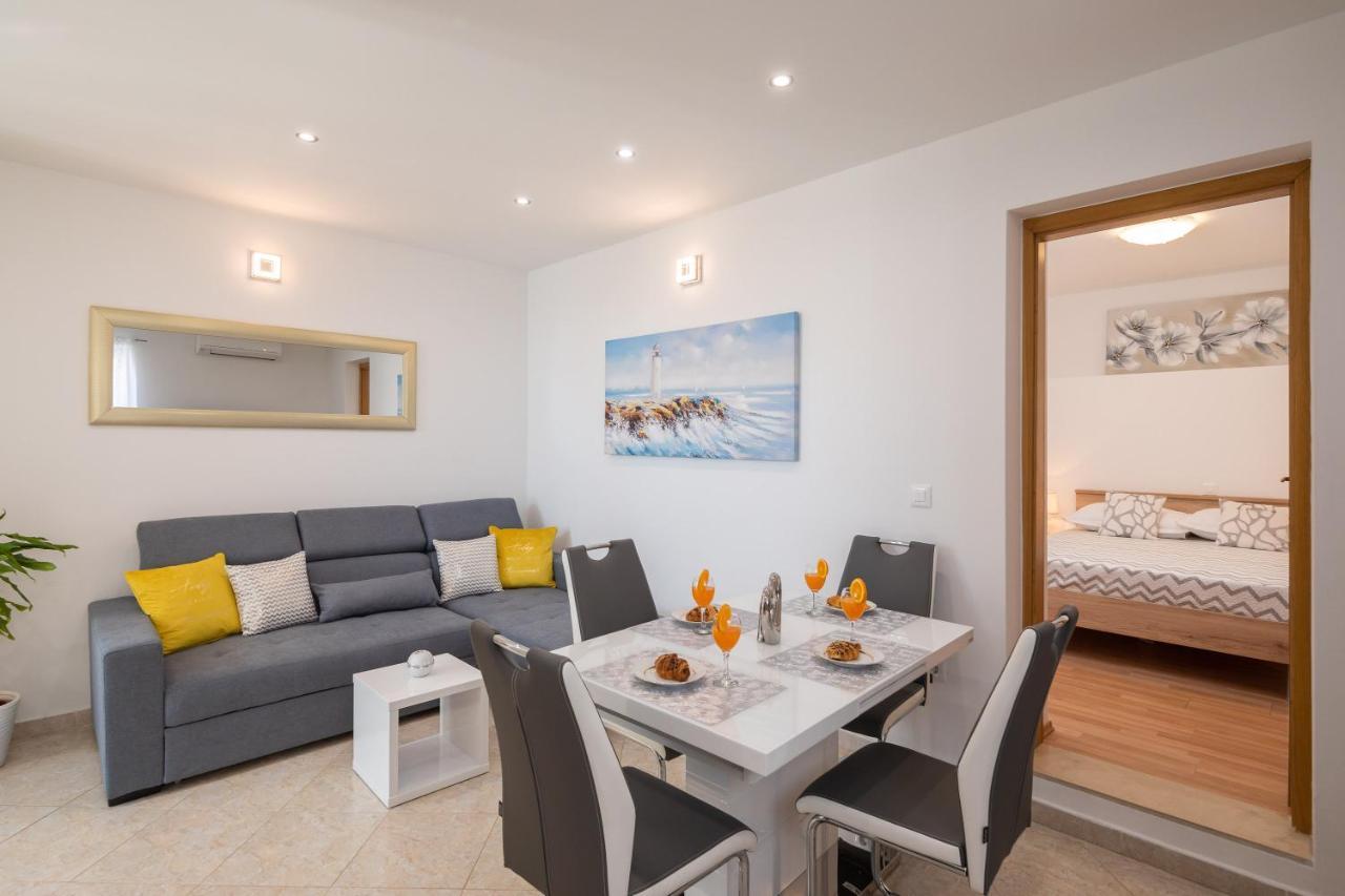 Fba Family Beach Apartments Omiš Екстериор снимка