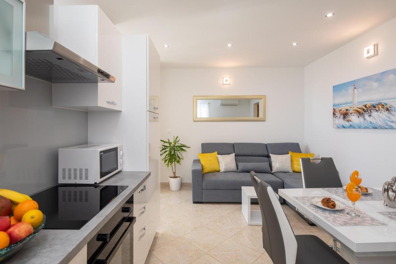 Fba Family Beach Apartments Omiš Екстериор снимка