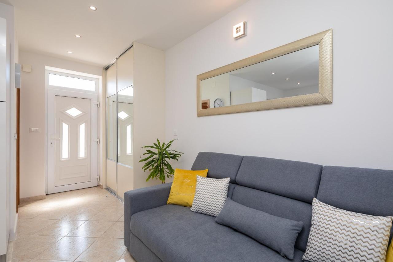 Fba Family Beach Apartments Omiš Екстериор снимка