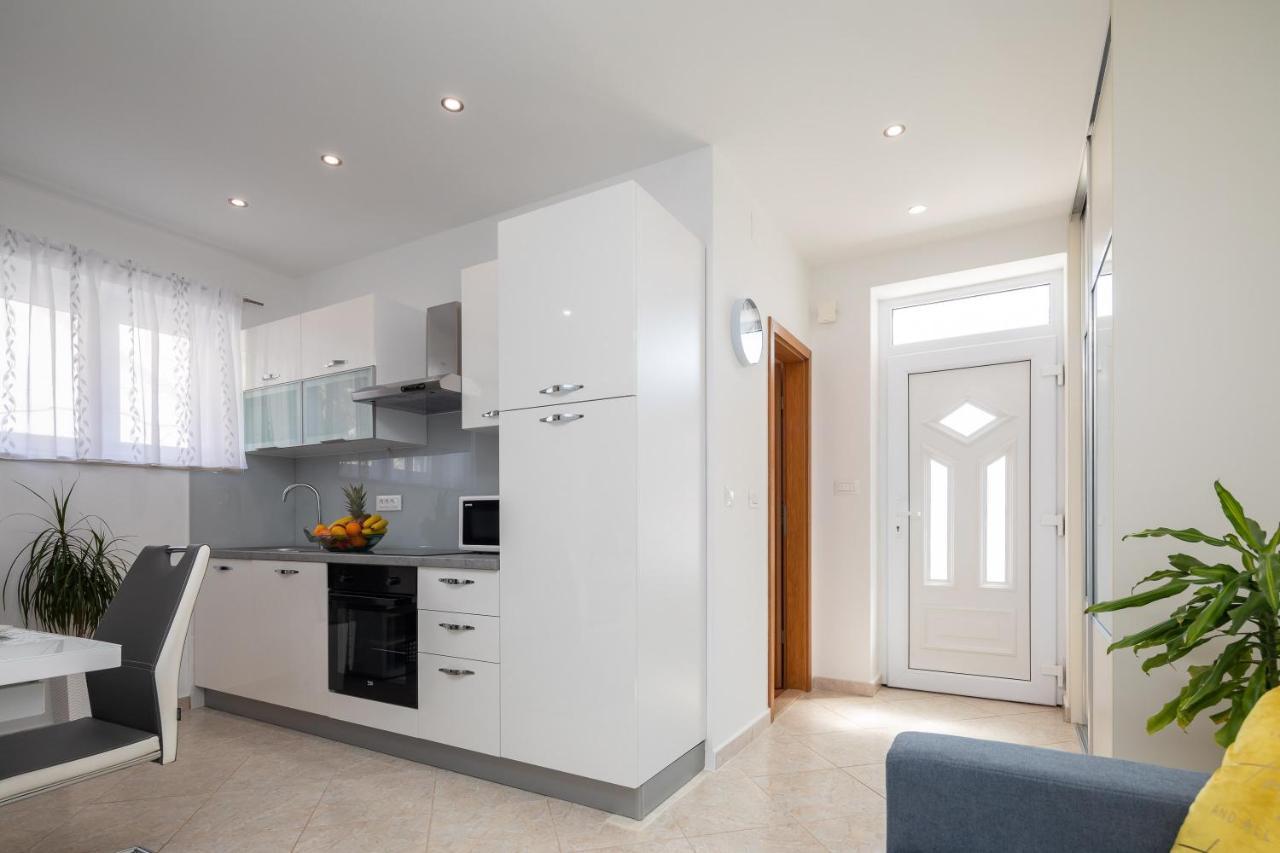 Fba Family Beach Apartments Omiš Екстериор снимка