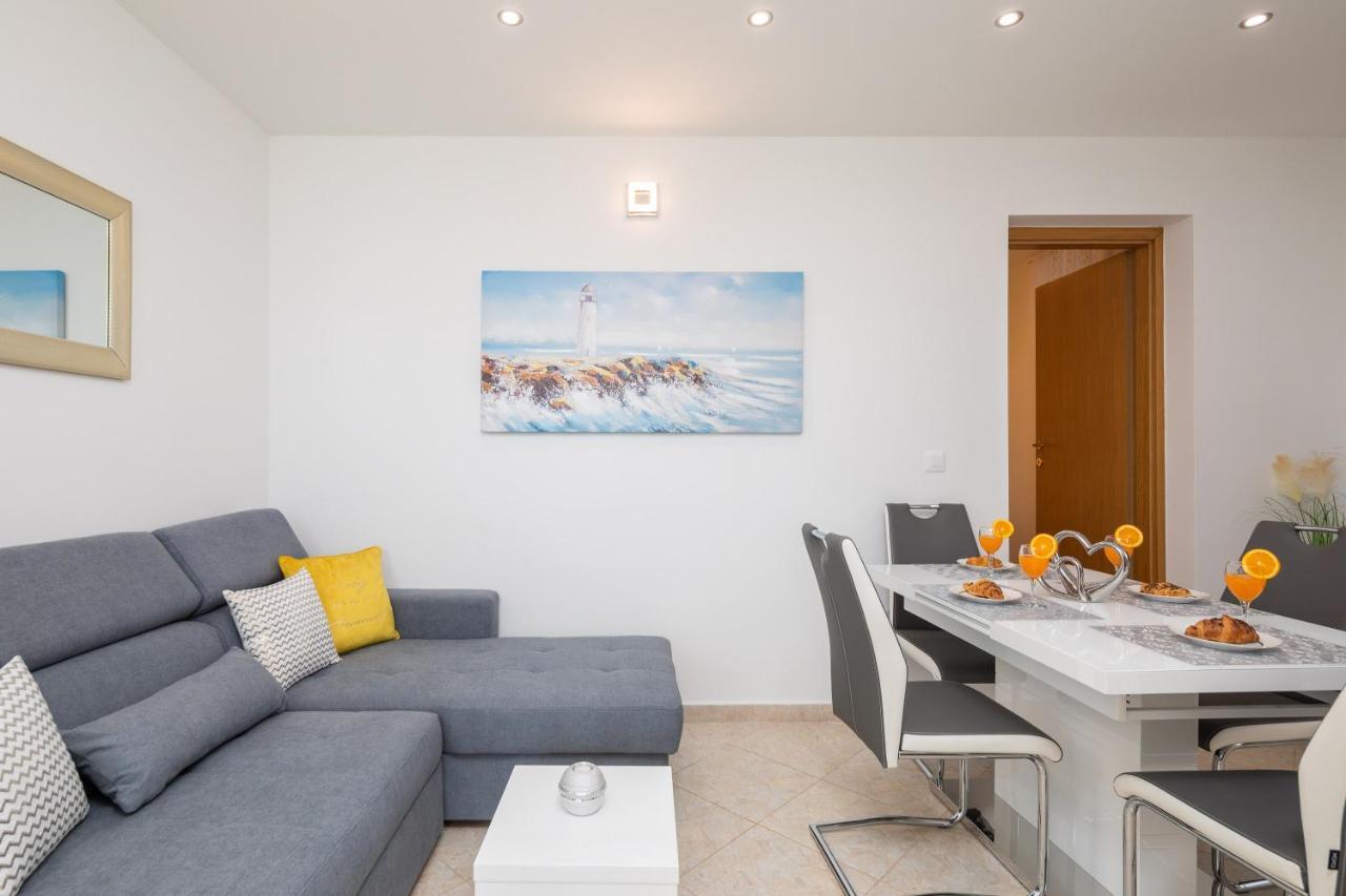 Fba Family Beach Apartments Omiš Екстериор снимка