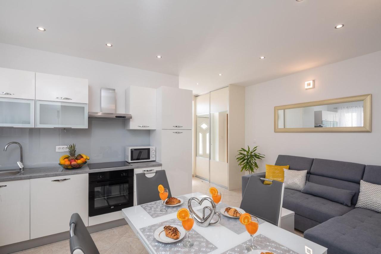 Fba Family Beach Apartments Omiš Екстериор снимка