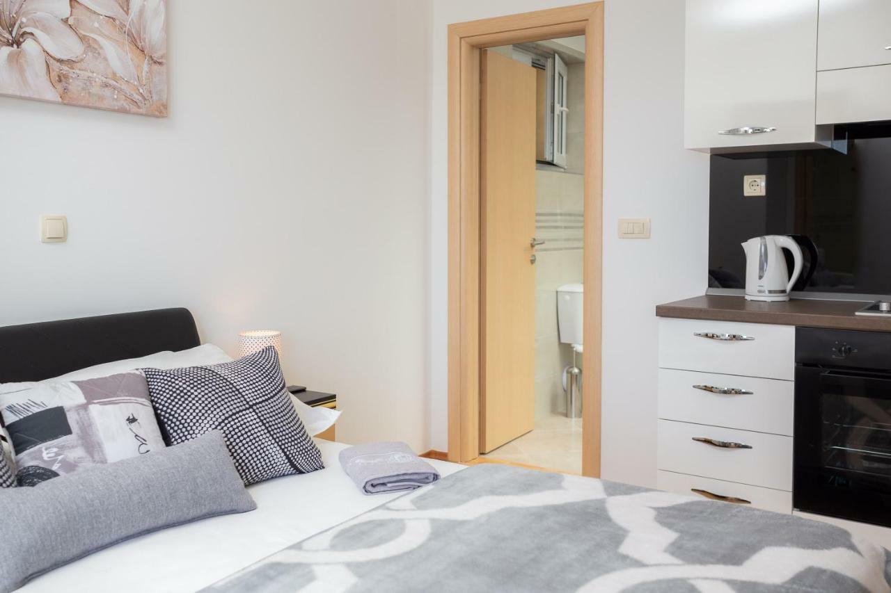 Fba Family Beach Apartments Omiš Екстериор снимка